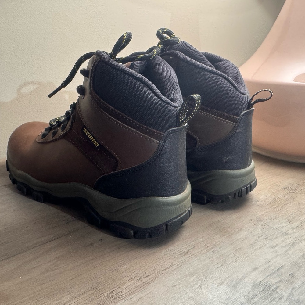 Magellan Outdoors Kids Hiking Boots Boys Sz 3 D - Picture 4 of 12